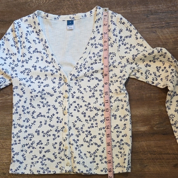 Old Navy White and Blue Button Front Rib-Knit Fitted Long Sleeve To Size Small - Picture 8 of 8
